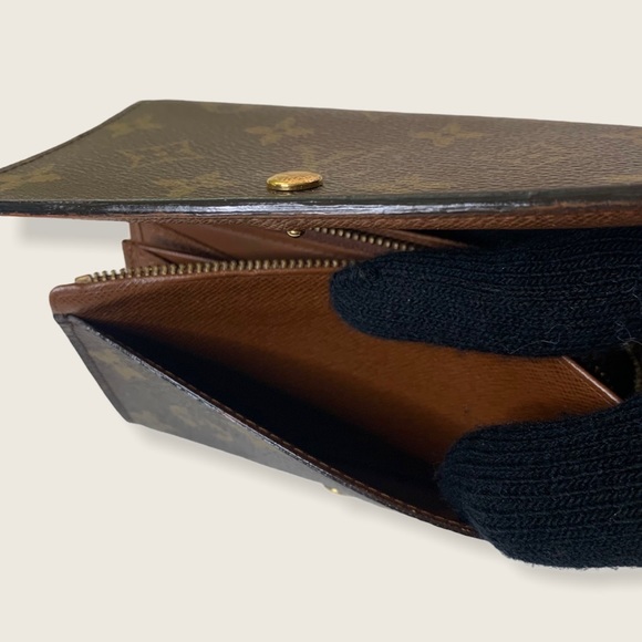 Louis Vuitton Monogram Compact Wallet - Picture 6 of 11